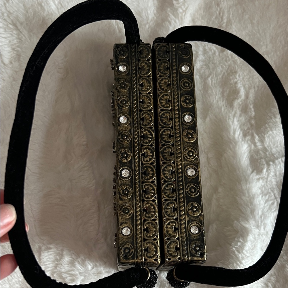 Vintage Ornate Black and Gold Evening Clutch - Picture 4 of 7